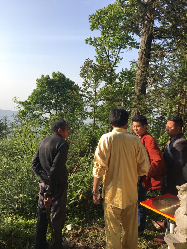 中国风水大师子峰老师实地勘测坟墓风水