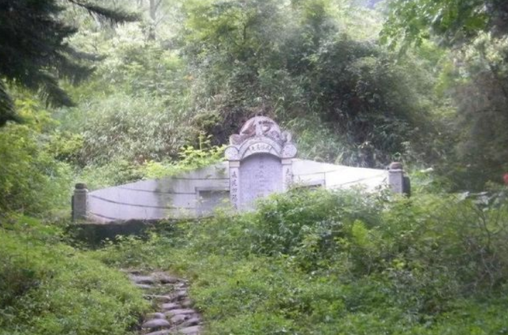 坟墓朝向八大旺财旺丁朝向在哪？坟墓最不宜什么朝向？